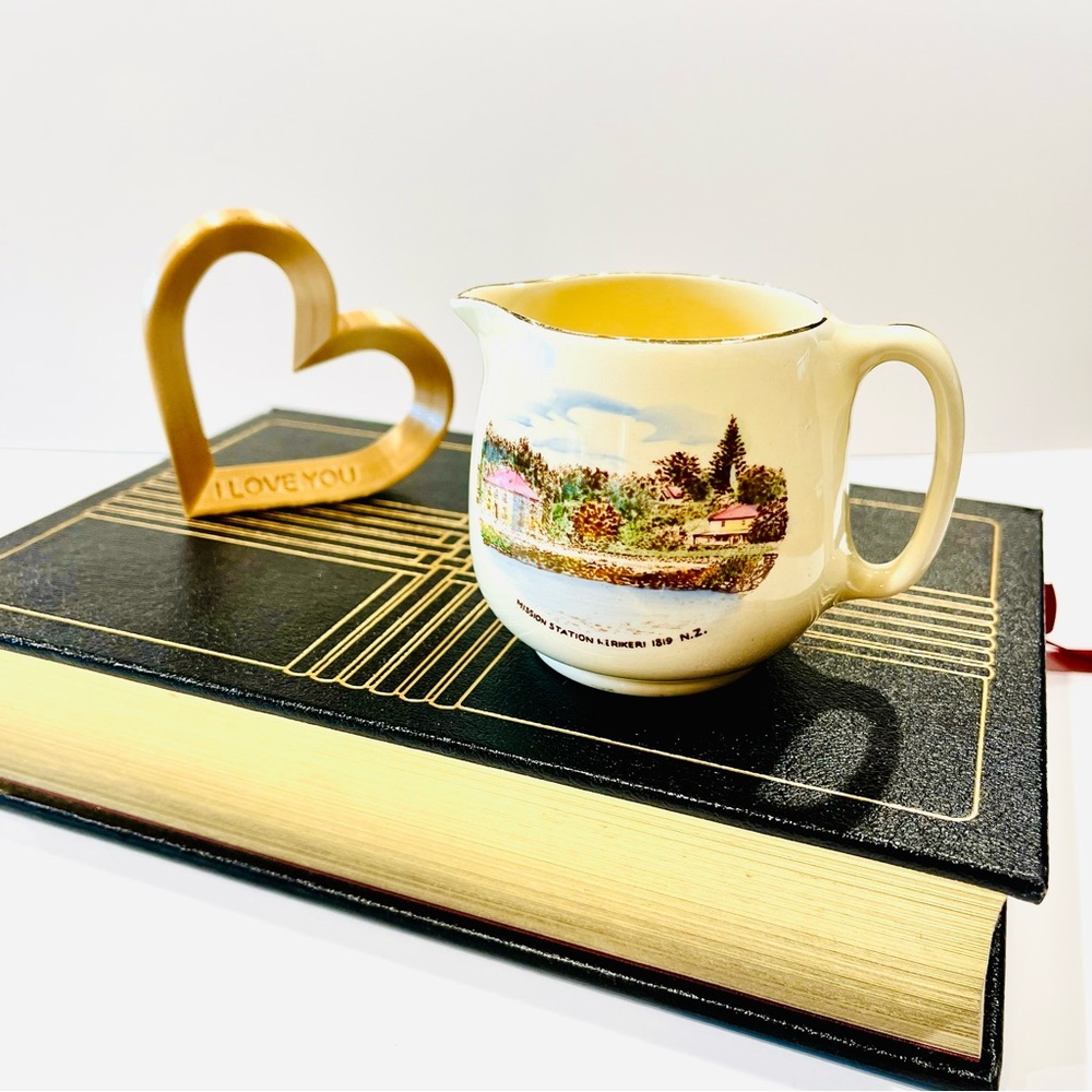 Vintage Crown Devon Souvenir Series Mission Station Kerikeri 1819 NZ Pot